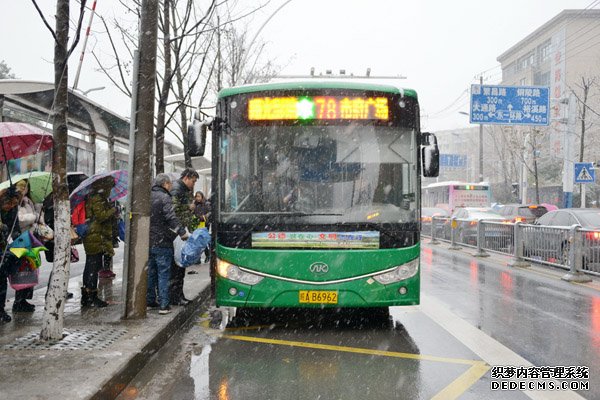 新年首场大雪降临合肥公交首战告捷