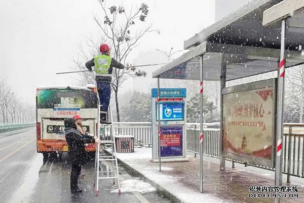 新年首场大雪降临合肥公交首战告捷