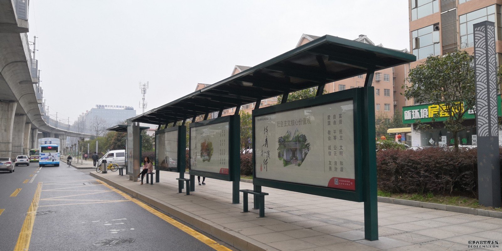 郴州广告候车亭增加了市民行走的路程